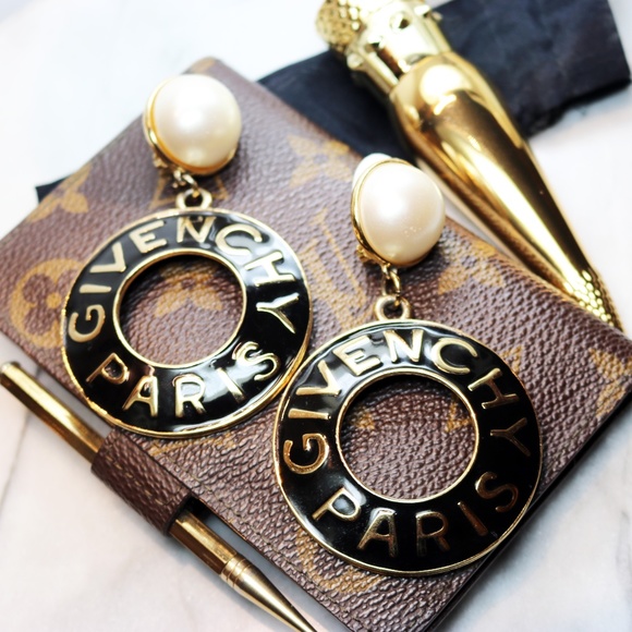 Givenchy Jewelry - ⚜️ Vintage GIVENCHY PARIS Pearl Earrings 💫✨